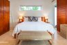 Villa in Lockrum Bay - Champagne Shores - 5 Bedroom