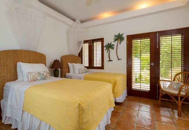 Villa in West End - Beach Palm 2 Bedroom Villa